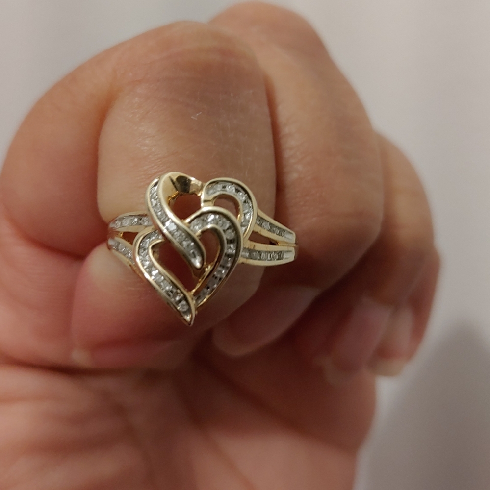 10k Elegant Gold and Natural Diamonds Heart Ring Size 7